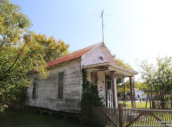 4th image of 308 S Mesquite St