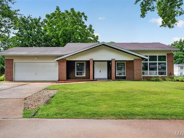 7323 Cartwheel Ln, Hazelwood, MO 63042