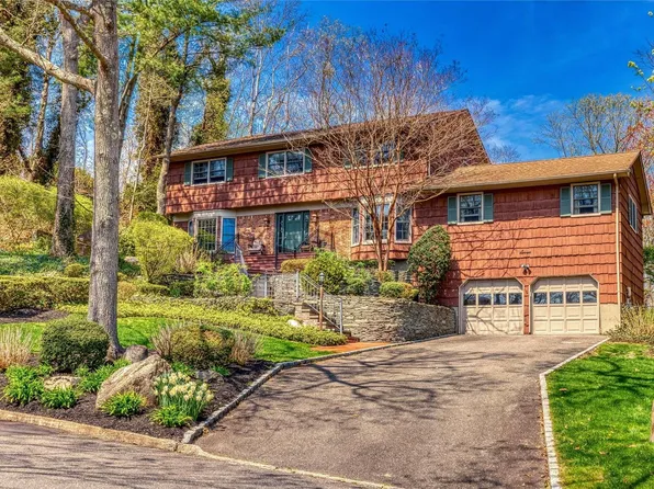 7 Pups Path, Fort Salonga, NY 11768