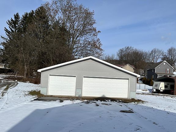 5th image of 114 W Main St