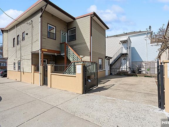 2nd image of 131 Johnston Ave