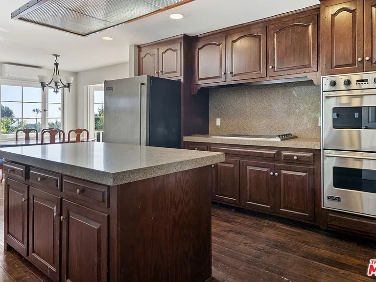 1478 Sunset Plaza Dr — Photo 7