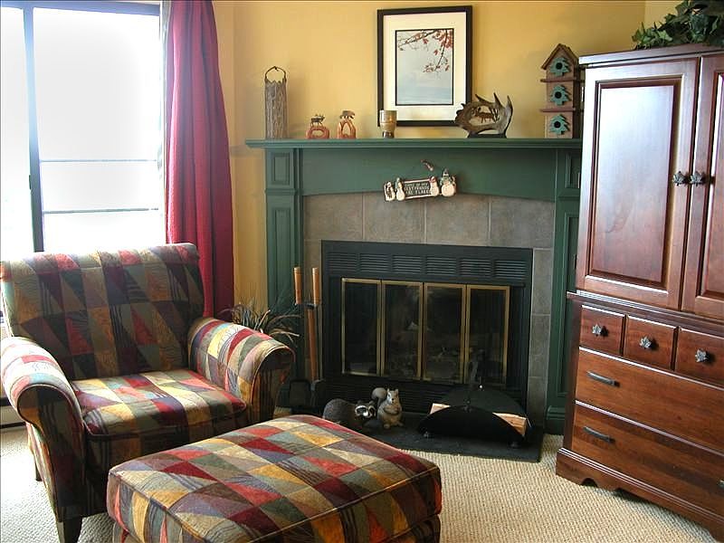 Living room with Fireplace