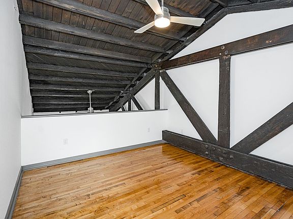 3rd image of 1809 E Franklin St #6204