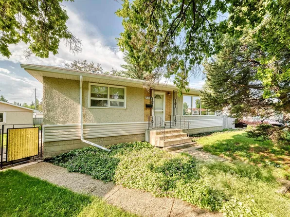 15703 84th Ave NW, Edmonton, AB T5R 3Y2