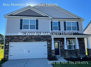 1142 Rock Haven Dr, Charlotte, NC 28216