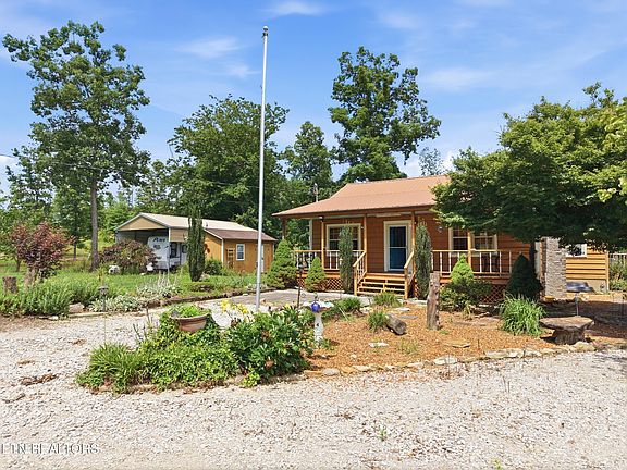 5th image of 127 Valerie Dr