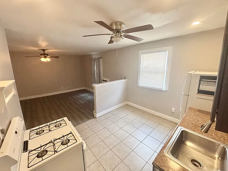 Desirable Euclid Neighborhood Apartment Building (Studio Apartments) & 2 Bedroom Single House - S... — Photo 9