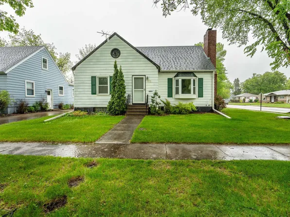 502 13th St N, Moorhead, MN 56560