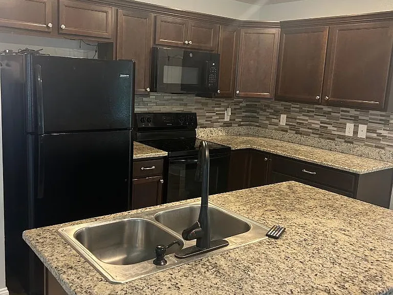 11491 Caroline Ct — Photo 3