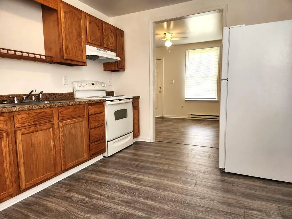 229 Hollingsworth Manor — Photo 3