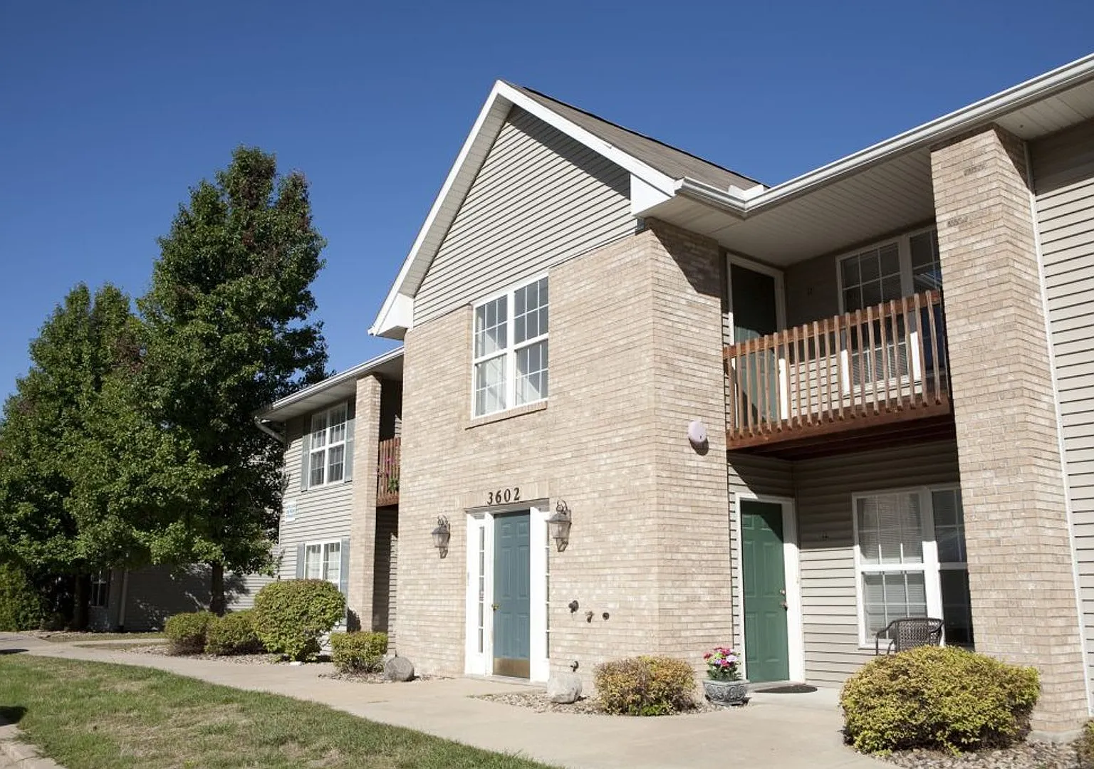 Hidden Oaks Apartments — Photo 4