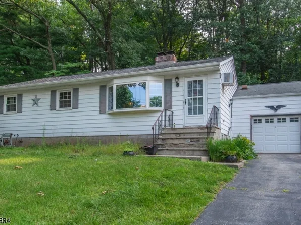 37 Cedar Rd, Ringwood Boro, NJ 07456