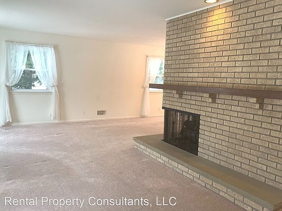 5th image of 646 Greenbrier Dr SE