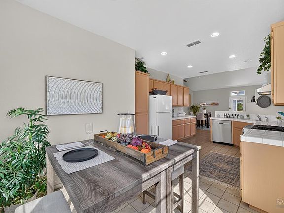 5th image of 706 Allender Way