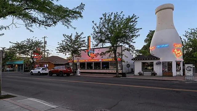 4118 N Howard St — Photo 13