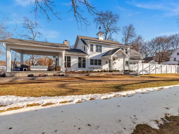 222 East Pleasant STREET, Oconomowoc, WI 53066