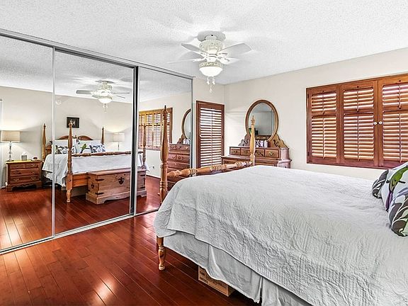 5th image of 22133 Burbank Blvd Unit 7