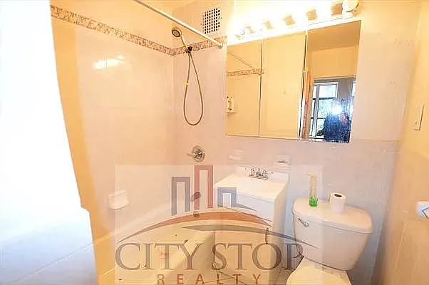 Rented by City Stop Realty | media 10