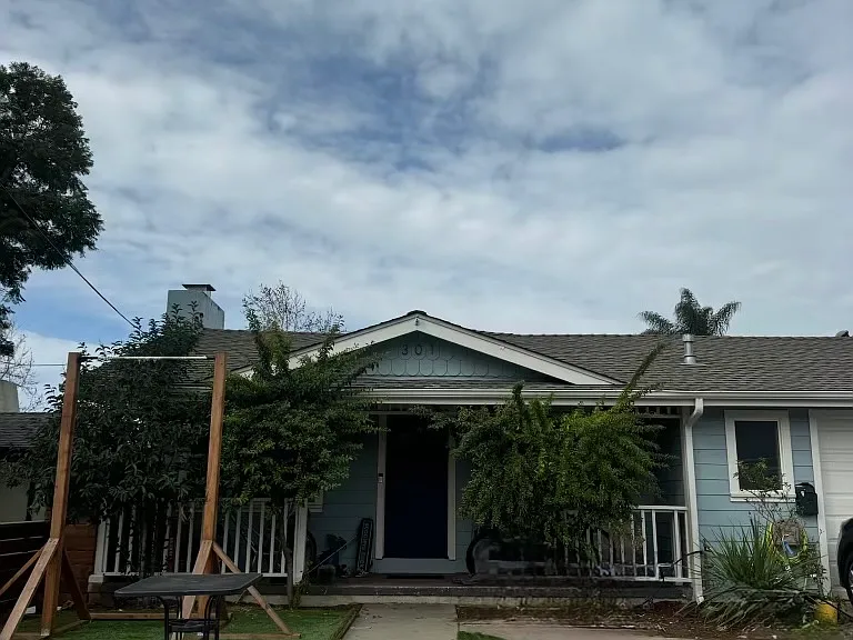 Also has an outdoor patio with furniture in the back!