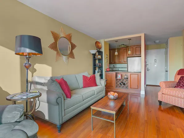 340 East 93rd Street 27K image 2 of 11