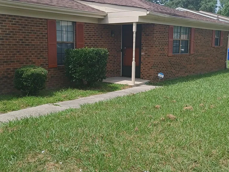 4600 Hardy Dr #B — Photo 2