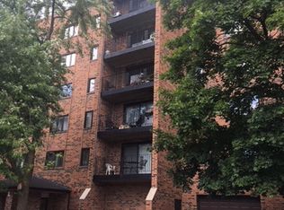 9386 Landings Ln UNIT 102, Des Plaines, IL 60016