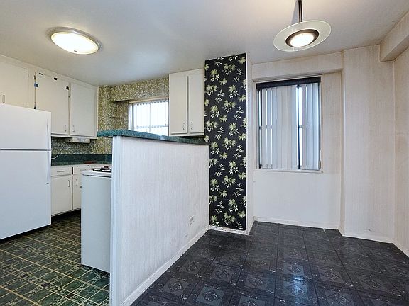 5th image of 2475 W 16th St APT 7H