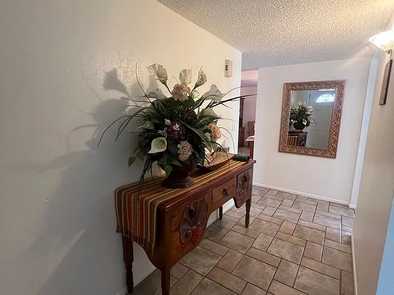501 E Suffolk Dr — Photo 15