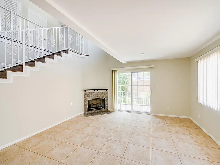 1011 Thompson Ave #C — Photo 2