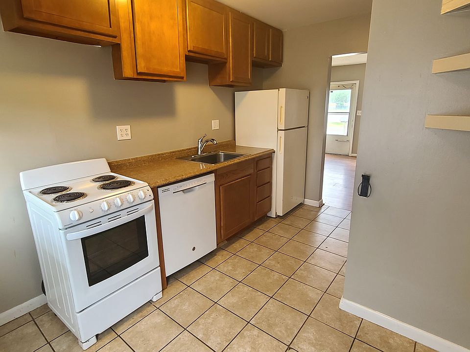 1st image of 1675 Parkwood Ave #1