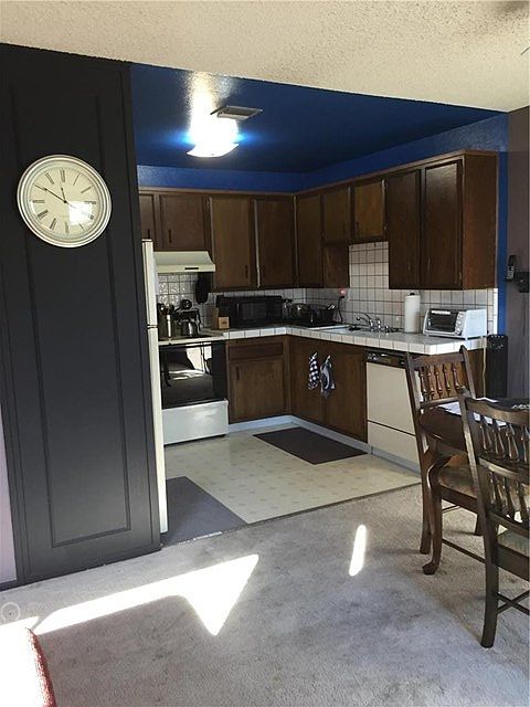 1st image of 18555 Collins St APT C20