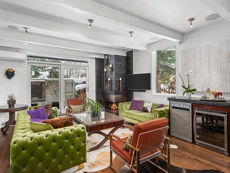210 E Hyman Ave #1 — Photo 2