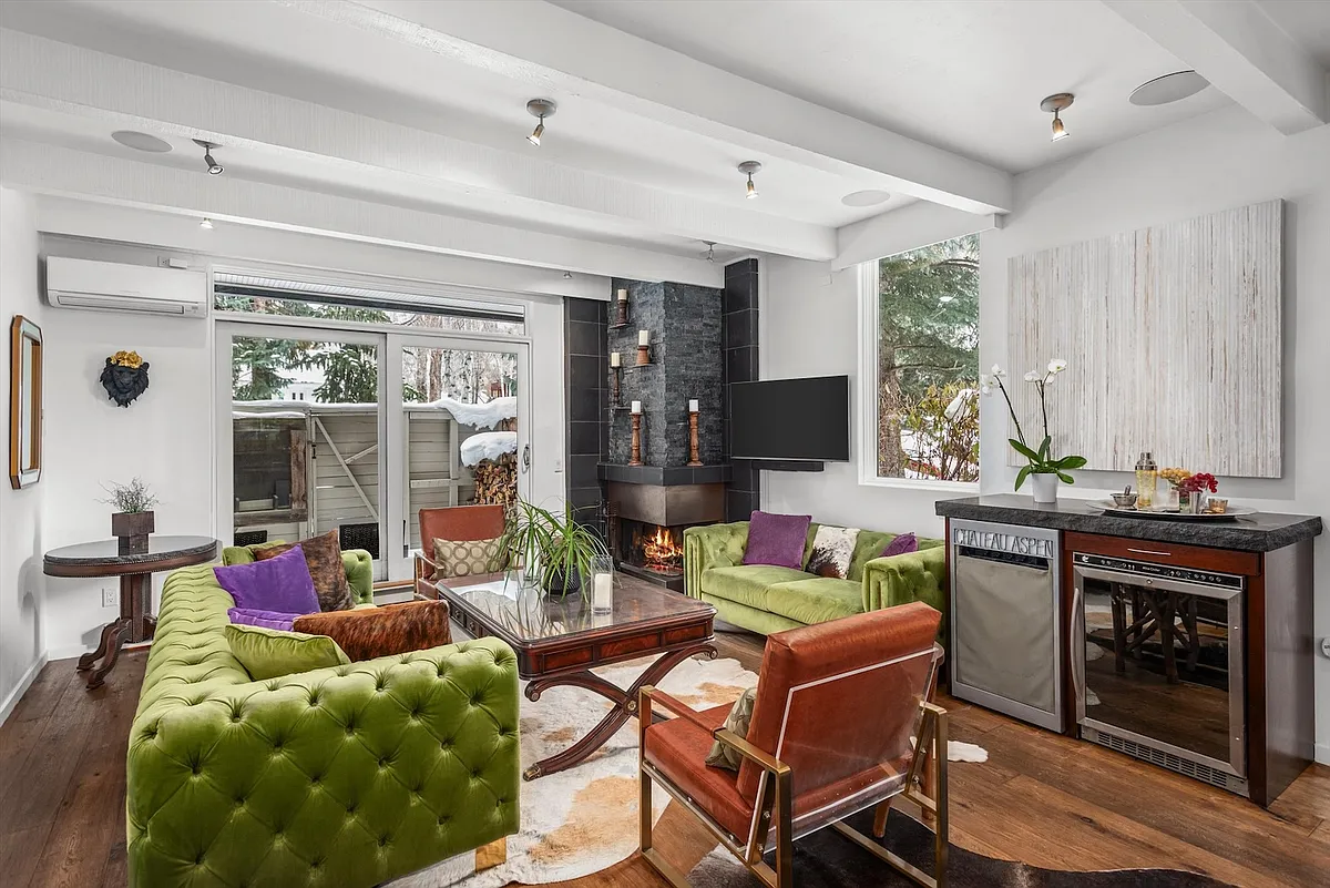 Building Photo - 210 E Hyman Ave #1