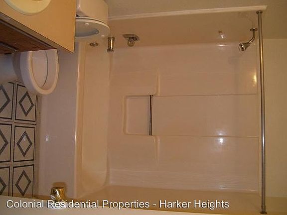 5th image of 3413 Victoria Cir APT D