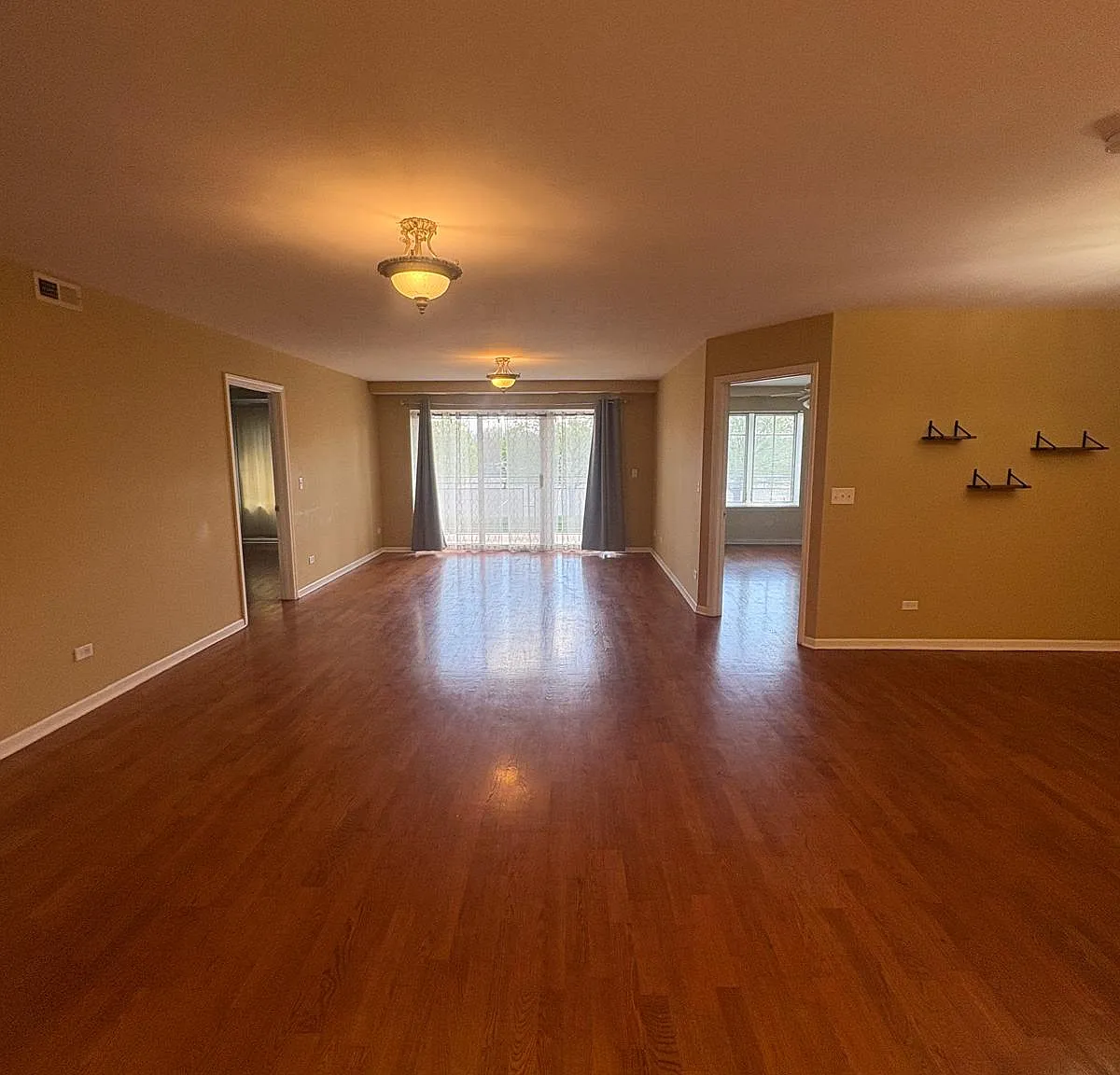 2 bed, 1400 sqft, $2,600 — Photo 4