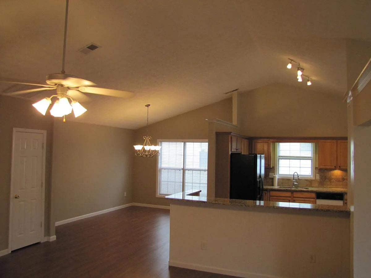 3350 Vernon Commons NW — Photo 3