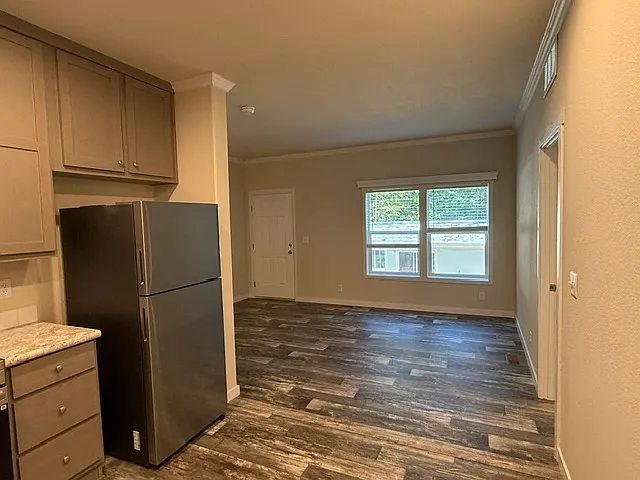 403 NW Commerce St — Photo 4