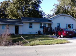 206 E 1st St, Kinmundy, IL 62854