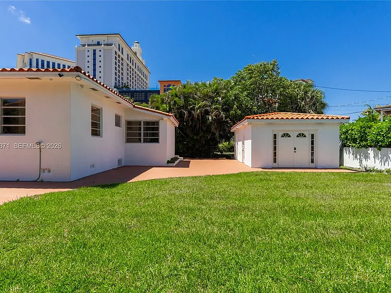 3021 Coconut Grove Dr — Photo 16