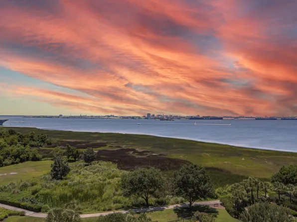 283 S Plaza Ct Penthouse 8, Mount Pleasant, SC 29464