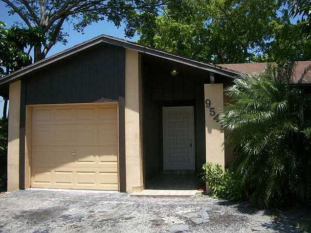 1st image of 9541 W Elm Ln
