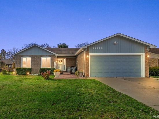 40217 Langton Dr, Sterling Heights, MI 48310