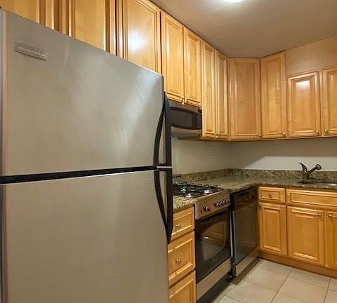 4th image of 300 W 55th St APT 7N