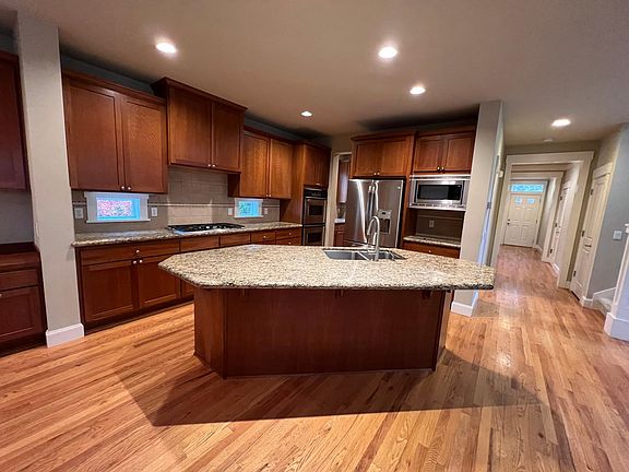 2nd image of 521 3rd Ave S