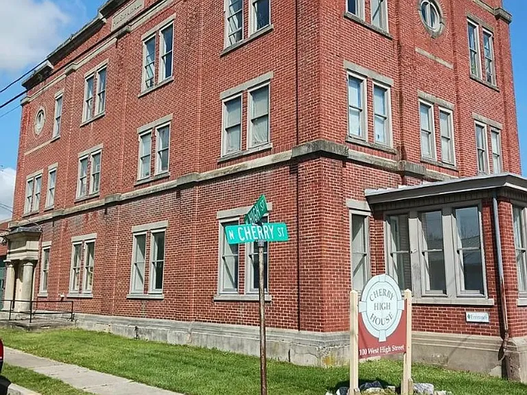 100 W High St — Photo 19