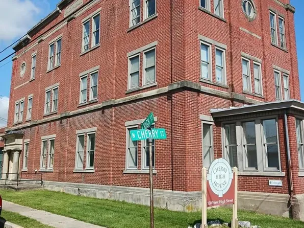 100 W High St