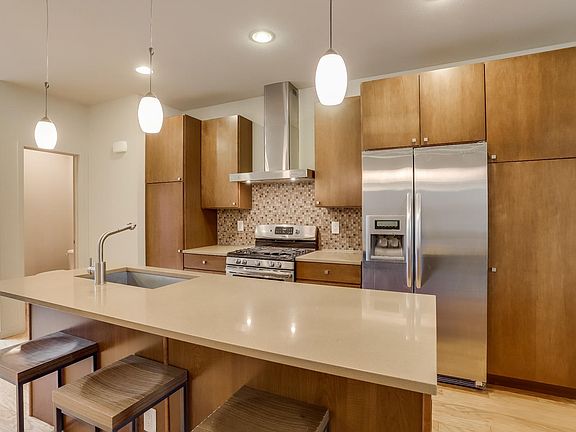 4th image of 830 25th St