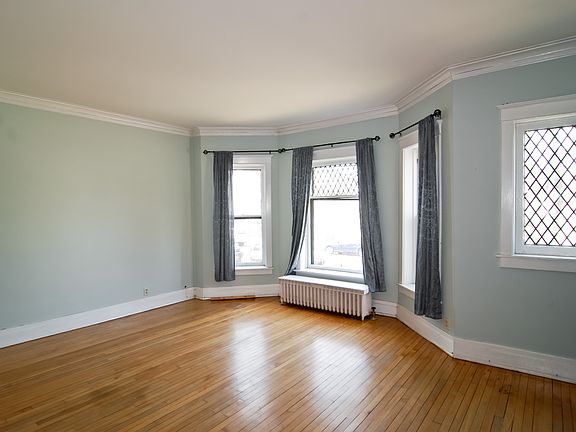 3rd image of 302 S Kenilworth Ave #1S
