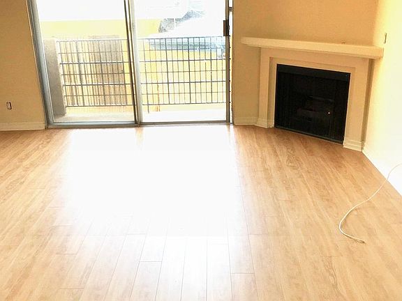 4th image of 22859 Del Valle St #21